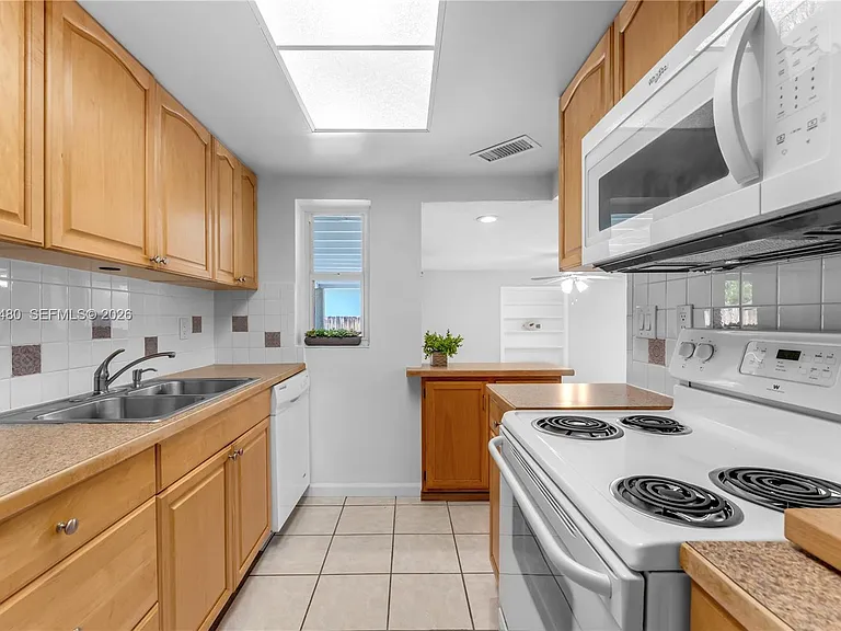 6130 SW 47th St — Photo 10