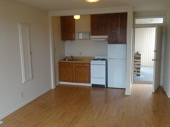 3rd image of 528 Mayfair Ave APT 4