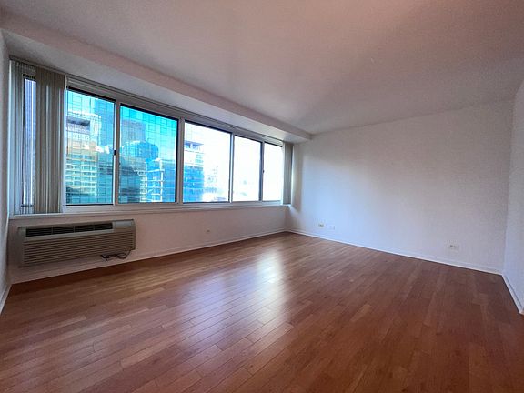 5th image of 211 E Ohio St APT 2417