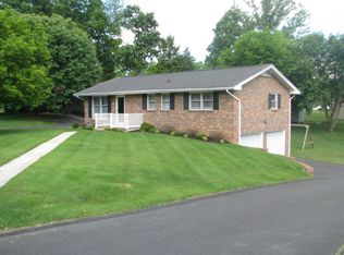 459 Meadowcrest Dr, Bristol, VA 24201