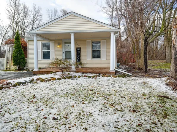 969 Dunreath St, Walled Lake, MI 48390