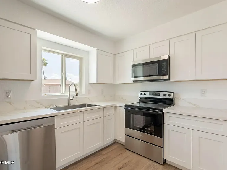 4743 W Shaw Butte Dr — Photo 9