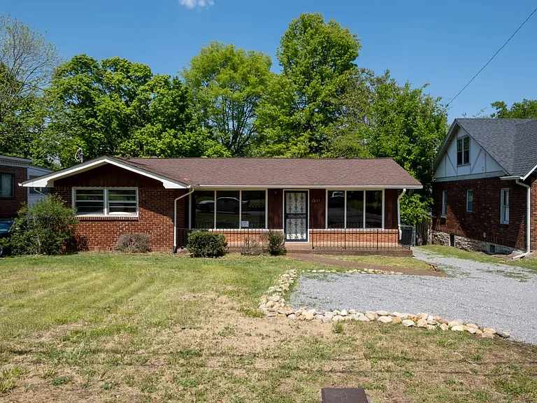 1021 Maynor Ave — Photo 1