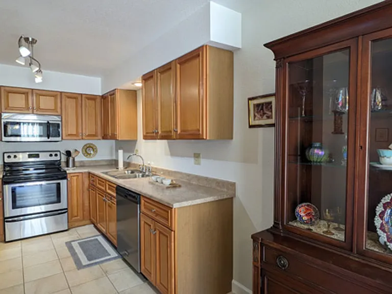931 Hill St #20 — Photo 8