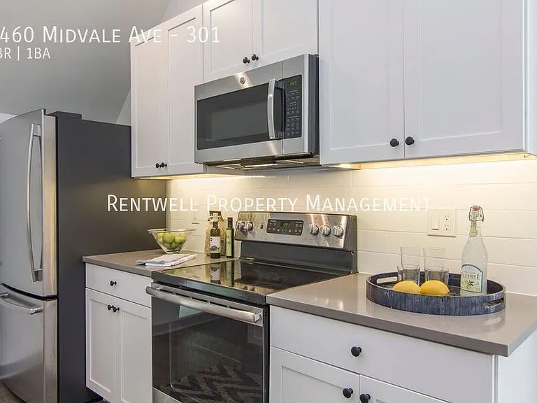 3460 Midvale Ave #301 — Photo 1
