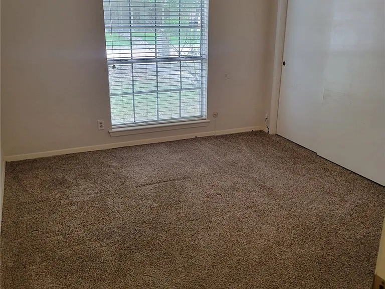 1802 Leona Dr — Photo 10