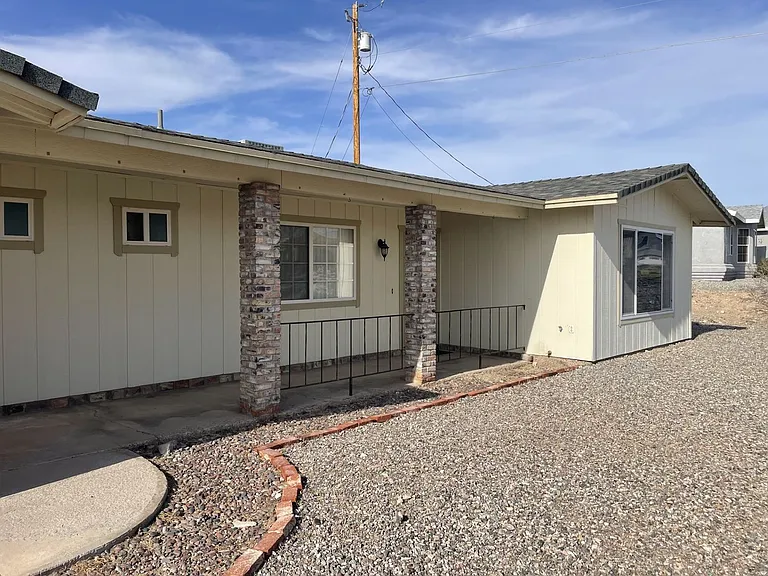 2543 Inverness Dr — Photo 3