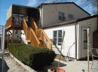 16 Bening Ln, Holbrook, NY 11741