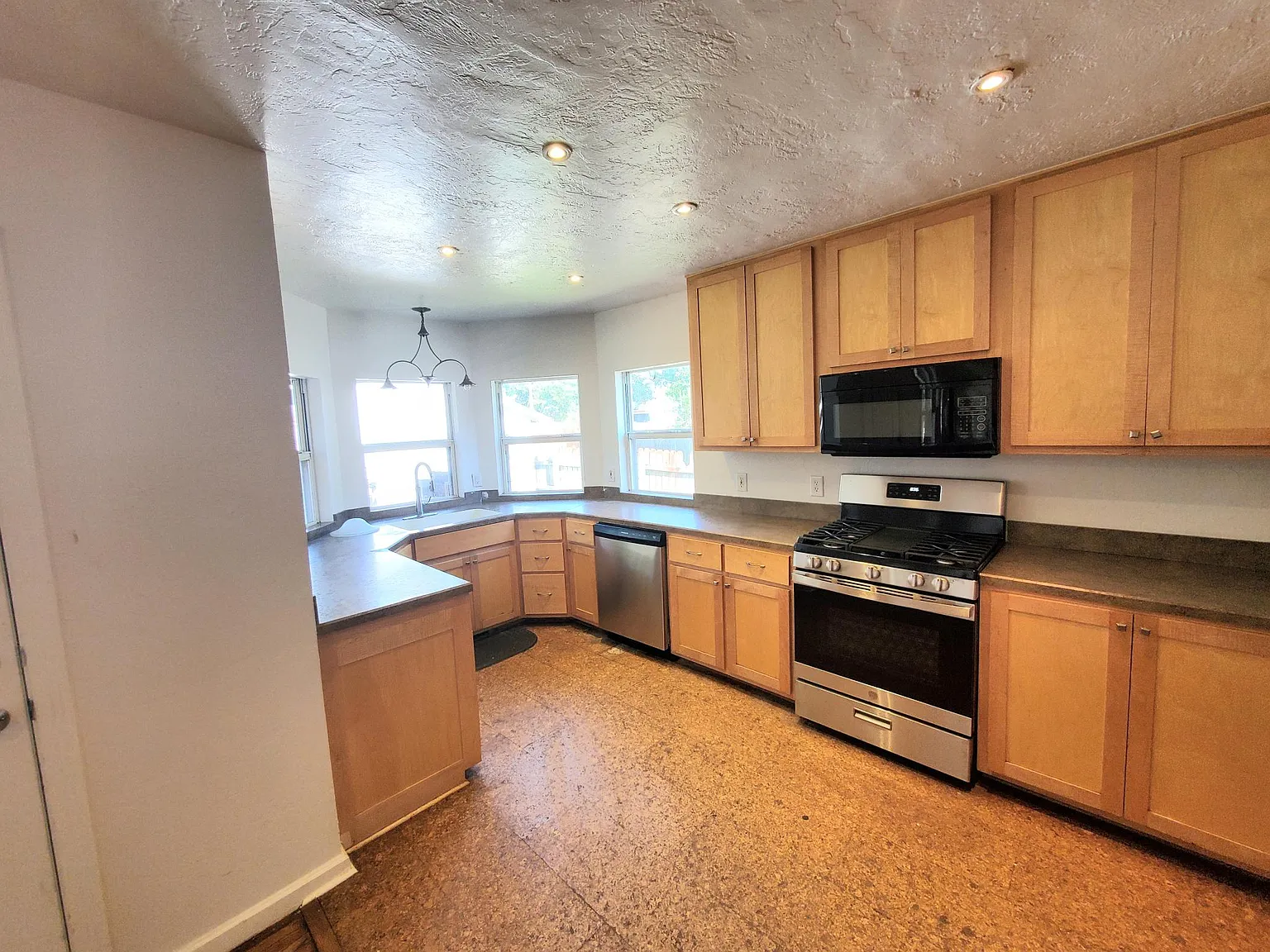 2 bed, 1206 sqft, $1,195 — Photo 3