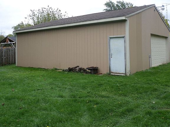 4th image of 3047 Eugene St