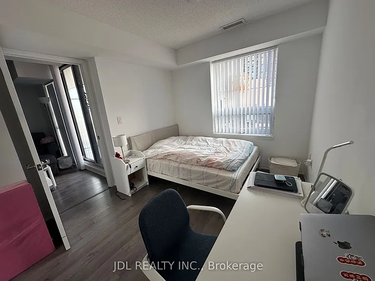 3091 Dufferin St #1411 — Photo 11