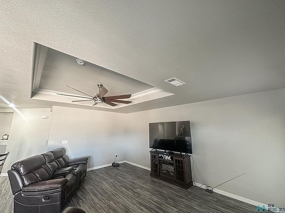 3rd image of 6324 N Meadowlands Dr