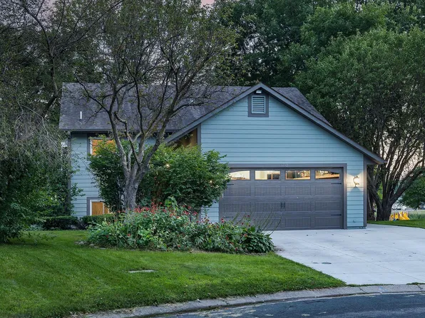 1132 Fox Run Rd, Waconia, MN 55387