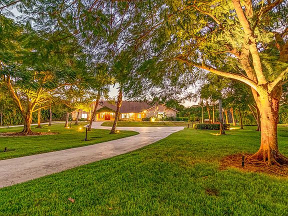 3rd image of 11482 Key Deer Cir