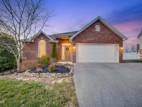 32 Taylor Ridge Ct, Johnson City, TN 37601
