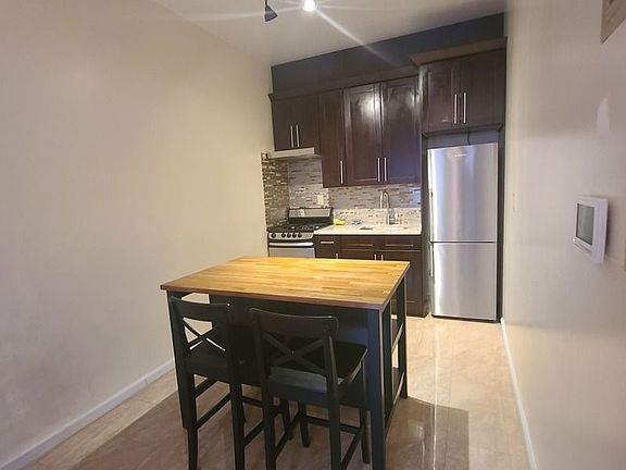 3rd image of 18-12 Astoria Blvd #2F