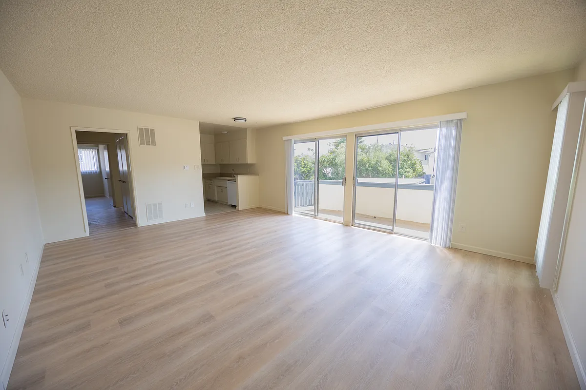 Building Photo - 131 Paseo De La Concha #A