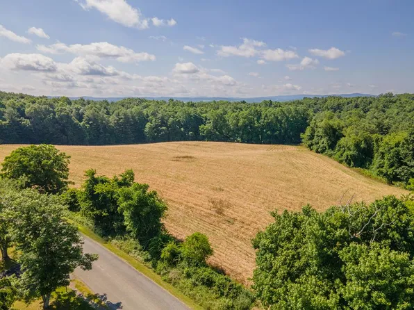 Hanging Tree Rd, Hillsville, VA 24343