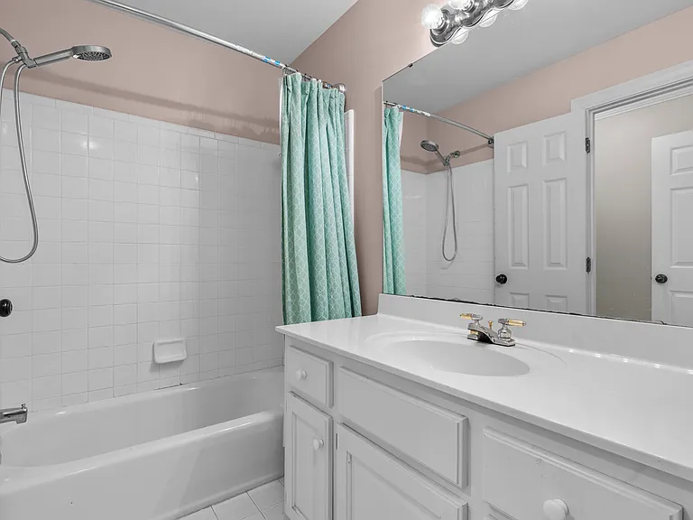 101 Hollingwood Dr — Photo 30