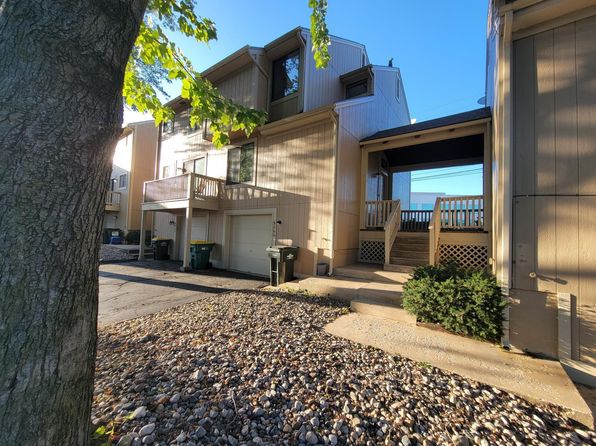 9212 W 75th Ter