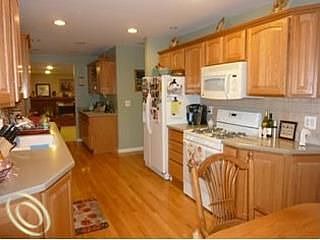 3rd image of 32611 Lyndon St