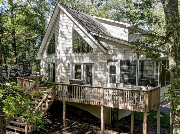 198 Tanager Rd, Lackawaxen, PA 18435