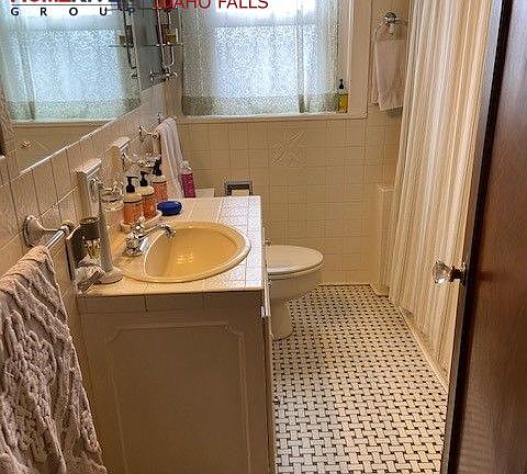 5th image of 104 E 14th St