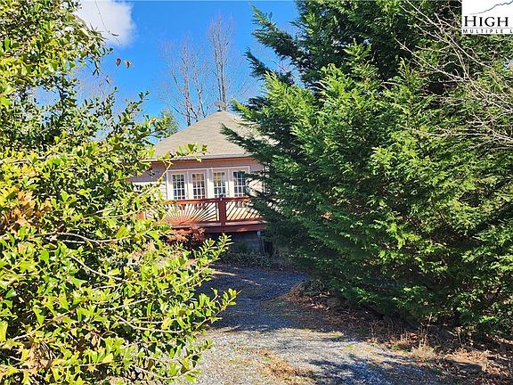 4th image of 3190 Holly Road