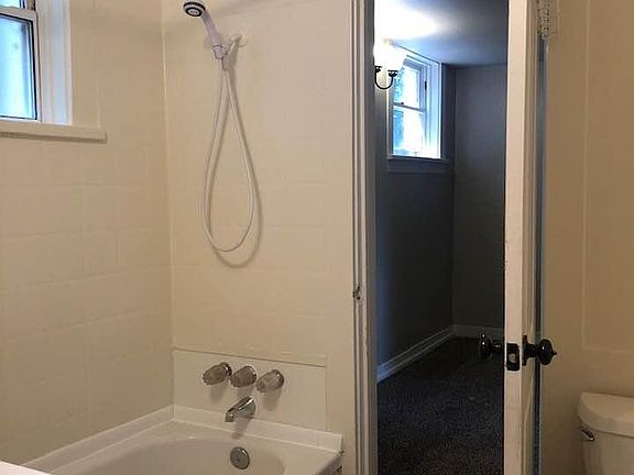3rd image of 103 Banner Dr APT A