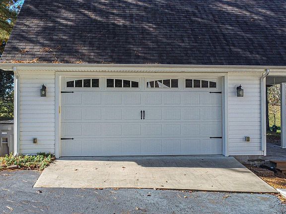 3rd image of 145 Nickell Heights Rd