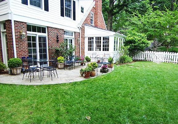 2nd image of 1418 N Ivanhoe St