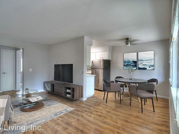 2nd image of 284 Tyrella Ave APT 4