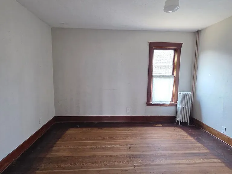 481 SW Cascade Ave — Photo 8
