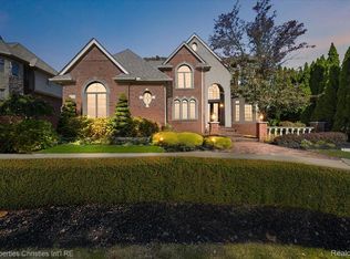 7220 Essex Dr, West Bloomfield, MI