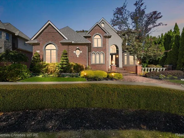 7220 Essex Dr, West Bloomfield, MI 48322