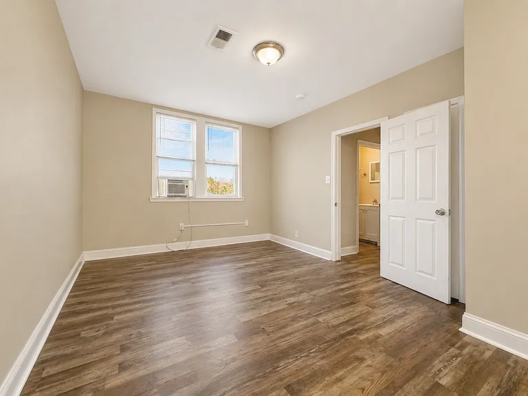 2525 W Cold Spring Ln — Photo 21