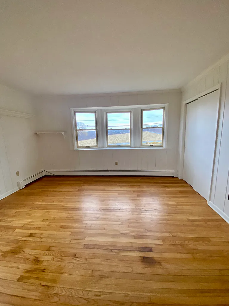 4 bed, 2465 sqft, $4,100 — Photo 4