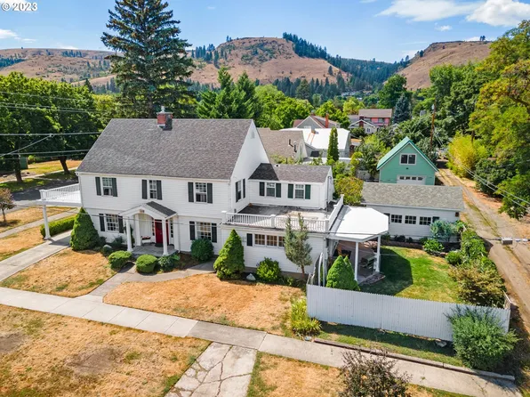 1402 3rd St, La Grande, OR 97850