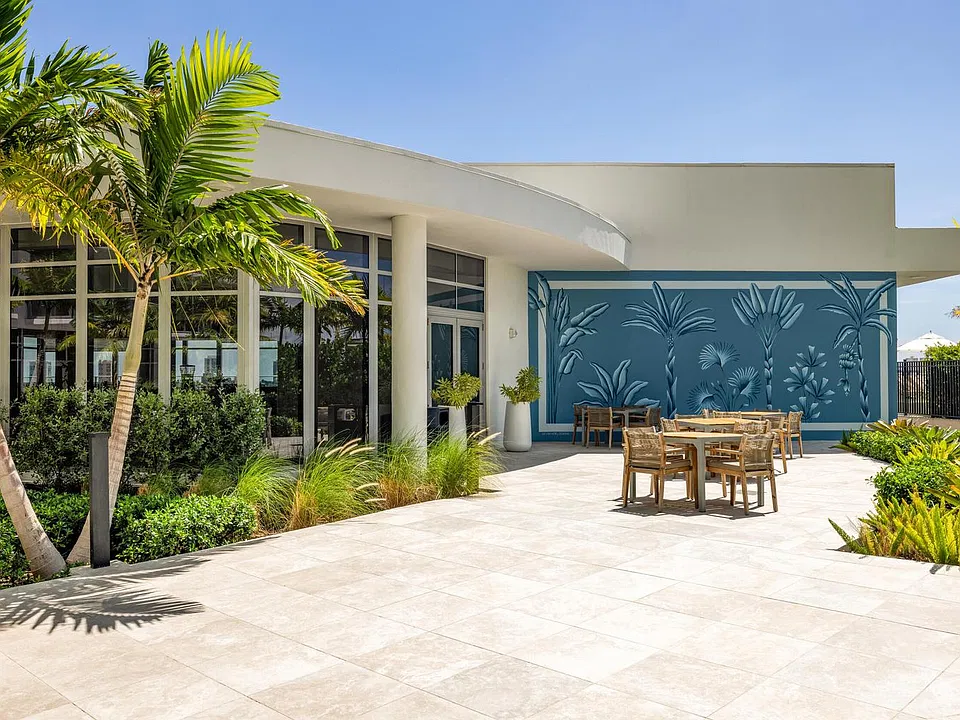 220 Lake Shore Dr #612