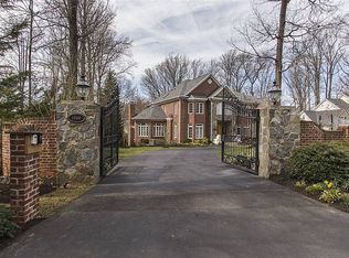 1056 Swinks Mill Rd, Mc Lean, VA 22102