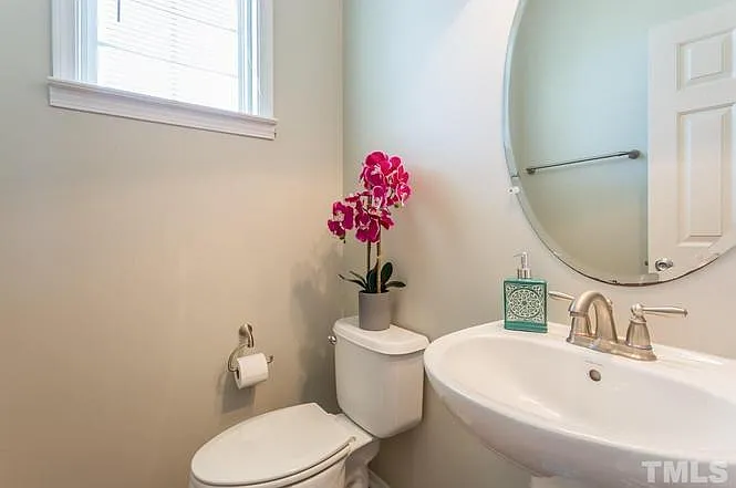 213 Seymour Pl — Photo 10