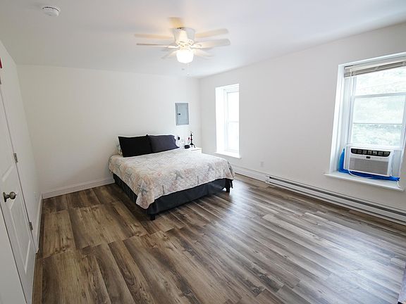 4th image of 409.5 Hermitage St #2