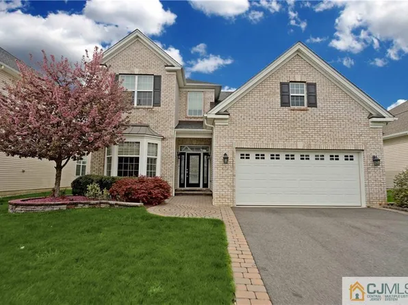 114 Andover Dr S, Kendall Park, NJ 08824