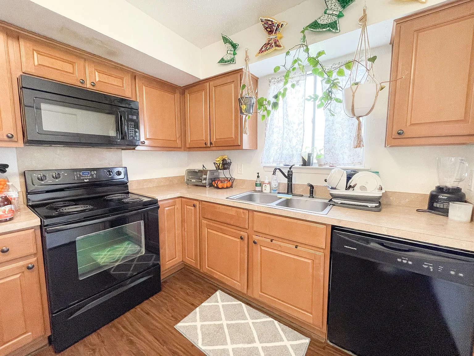 3 bed, 944 sqft, $1,400 — Photo 3