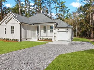 22491 Treadaway St, Mandeville, LA 70471