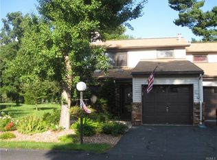523 Barberry Ln, New Windsor, NY 12553