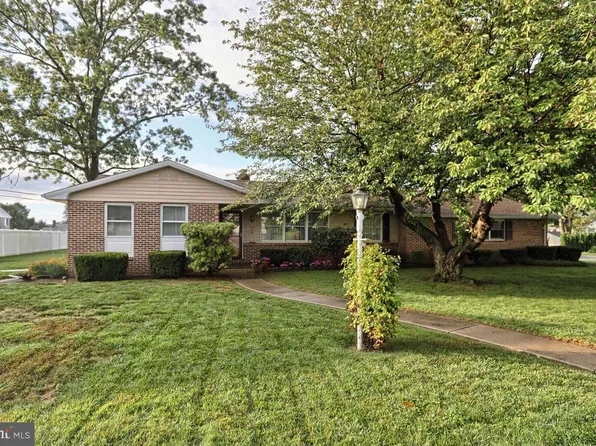 409 Edgewood Dr, Lebanon, PA 17042