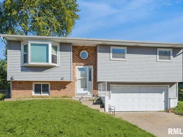3328 Greenfield Rd, Bettendorf, IA 52722