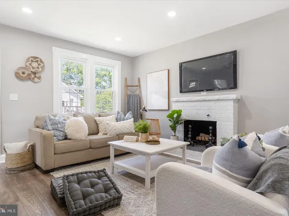8018 Highpoint Rd, Parkville, MD 21234