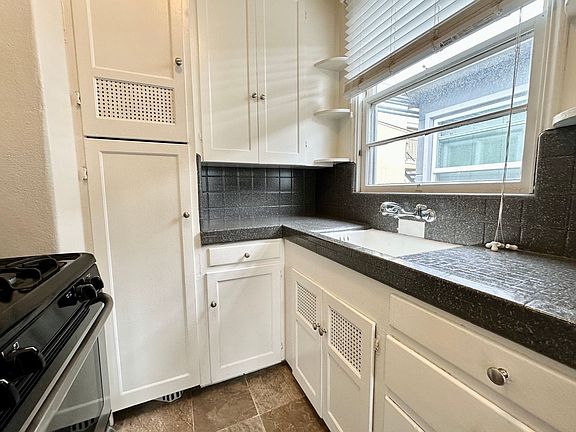 4th image of 4655 North Ave #0